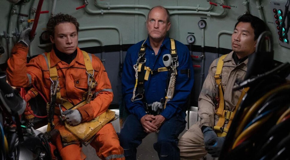 Woody Harrelson und Simu Liu in Last Breath