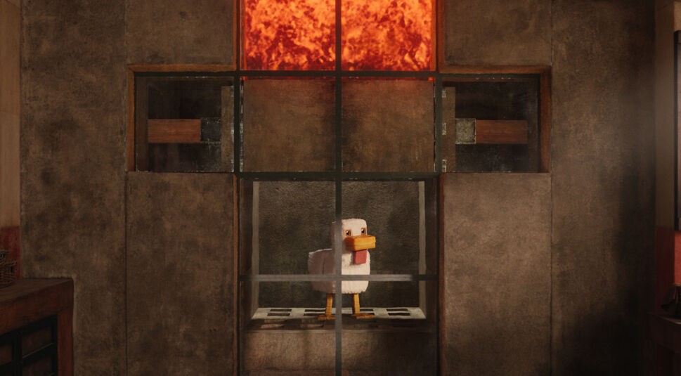 In dieser Szene aus Ein Minecraft Film steht ein pixeliges Huhn in einer Glasbox unter einer glühend roten Lavawand, die bedrohlich über ihm schwebt. Die Inszenierung erinnert an typische Minecraft-Farmen und wirkt gleichzeitig humorvoll und düster. Die realistisch gestaltete Kulisse hebt sich deutlich vom Blockdesign ab