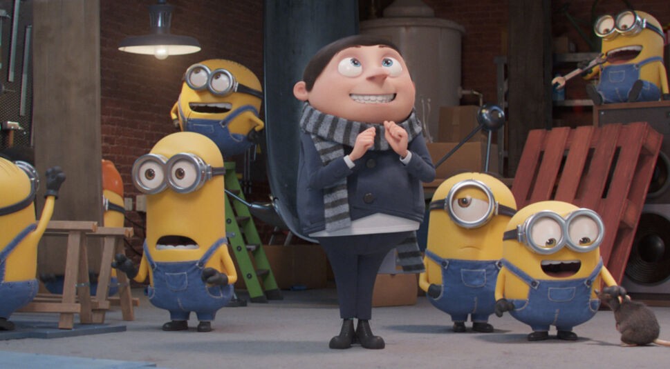 In dem Beitrag über Filme zu Ostern ist eine Szene aus Minions – Auf der Suche nach dem Mini-Boss zu sehen. Im Mittelpunkt steht der junge Gru mit schwarzem Haar und gestreiftem Schal, umgeben von mehreren fröhlichen Minions in blauen Latzhosen. 