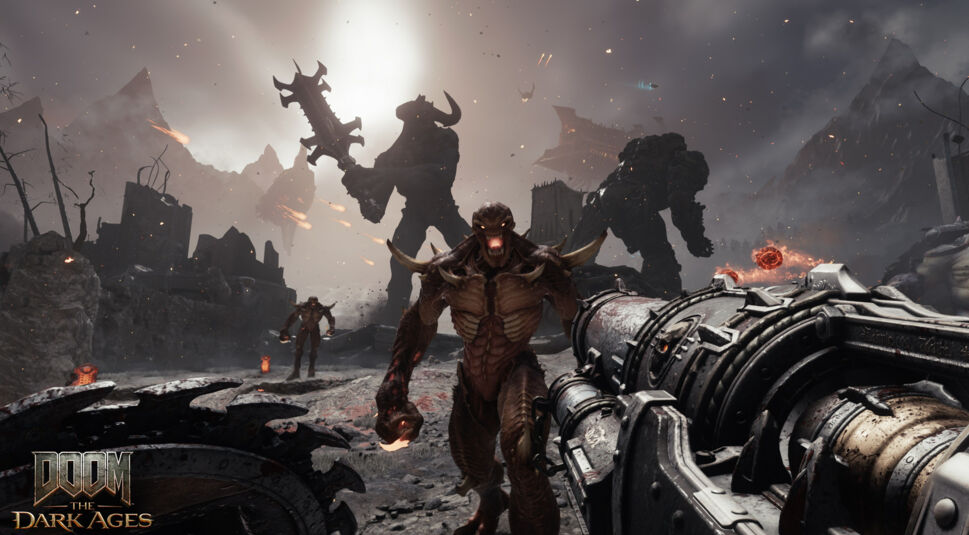 In dieser düsteren Szene aus Doom: The Dark Ages Tipps und Tricks im Guide ist ein dämonischer Gegner im Nahkampf zu sehen, der frontal auf den Spieler zurennt. Im Vordergrund ist eine wuchtige, mittelalterlich anmutende Waffe sichtbar. Im Hintergrund ragen riesige Dämonen und ein apokalyptisches Schlachtfeld empor, während Feuerkugeln und Trümmer durch die Luft fliegen.