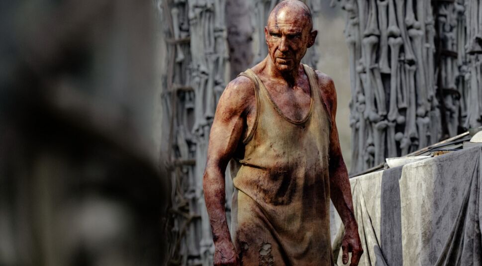  Hollywoodstar Ralph Fiennes als Dr. Ian Kelson in "28 Years Later".