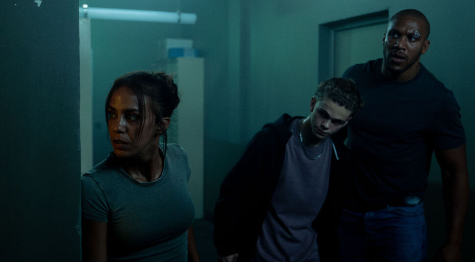 Alice Belaïdi, Maleaume Paquin und Ciryl Gane in K.O.