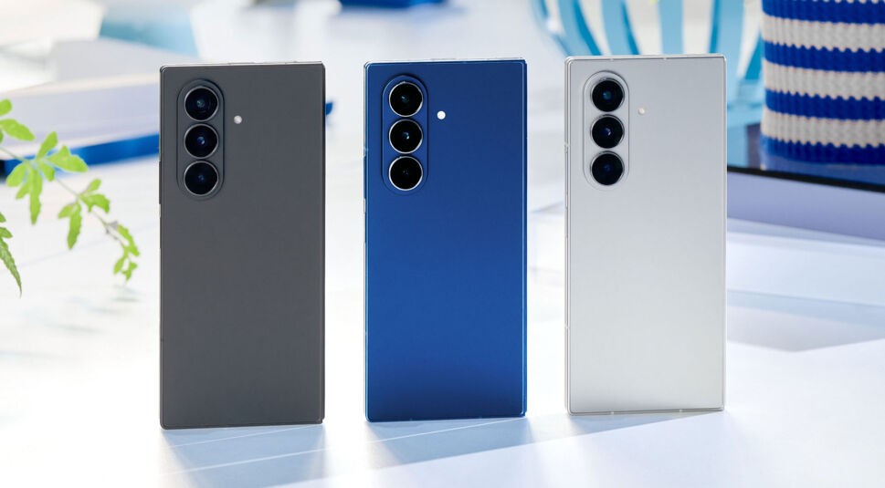 Galaxy Z Fold7 in den Farben Silver Shadow, Jetblack und Blue Shadow.