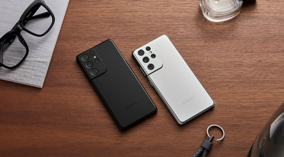  Das letzte Ultra-Modell von Samsung mit Kamera-Aussparung war das Galaxy S21 Ultra.