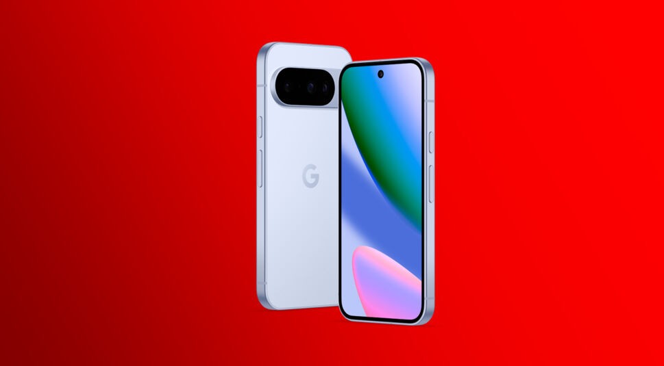 Das Bild zeigt das Google Pixel 10 aus der Google Pixel 10-Reihe in der Farbe Frost (Hellblau) vor einem knallroten Hintergrund. Links ist die Rückseite mit der markanten Kameraleiste sichtbar, rechts die Vorderseite mit dem farbintensiven Display und zentrierter Frontkamera. Die Aluminiumrahmen wirken kantig und hochwertig verarbeitet.