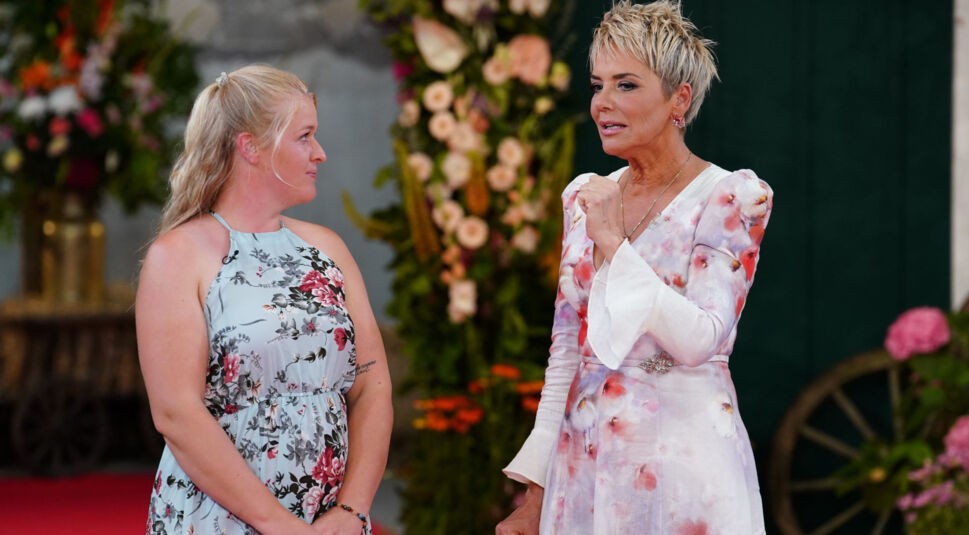 Pferdehofbetreiberin Insa und Inka Bause im Gespräch.