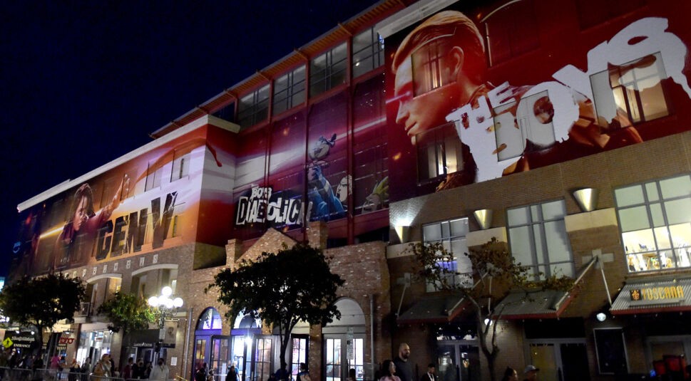 Banner von "Gen V" und "The Boys"auf der Comic-Con International 2023 in San Diego .