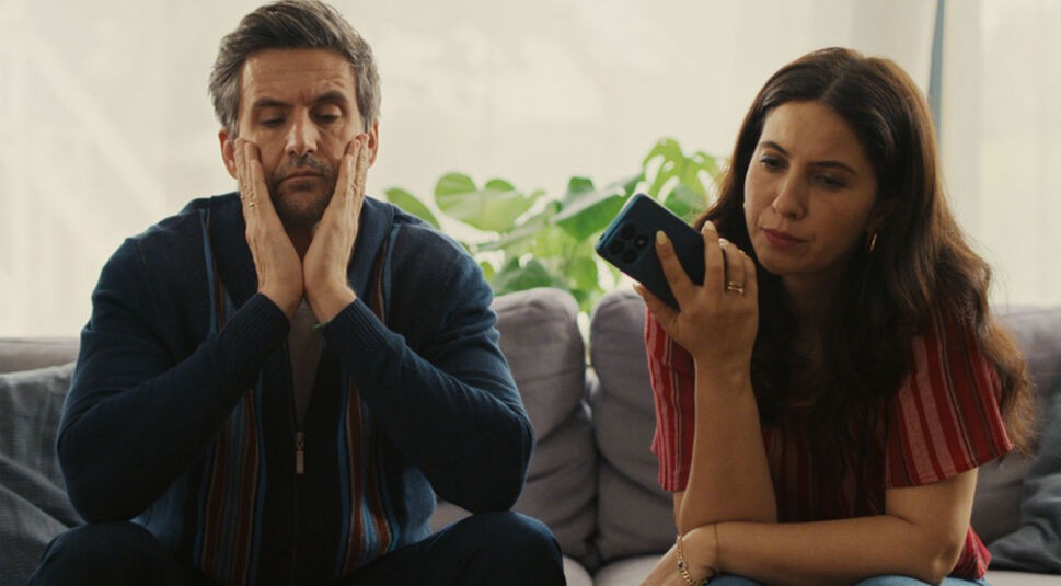 Tom Beck und Chryssanthi Kavazi in the other gAIrl