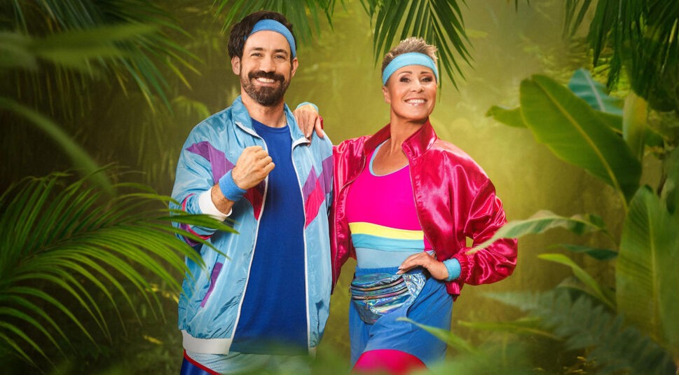 Auf dem Bild in dem Artikel zum Dschungelcamp 2026 sind Jan Köppen und Sonja Zietlow zu sehen.