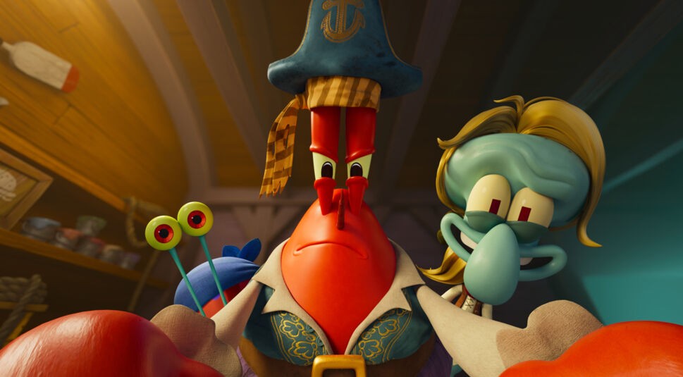 Das Bild zum Keyword SpongeBob Synchronsprecher zeigt eine Szene auf einem Piratenschiff mit Mr. Krabs in der Mitte, ernst blickend und mit Matrosenhut. Seine deutsche Stimme stammt von Axel Lutter. Rechts neben ihm steht Thaddäus mit blondem Haar und einem auffälligen Lächeln. Links ist die Schnecke Gary mit neugierigem Blick zu sehen. Die Stimmung ist gespannt, aber humorvoll.