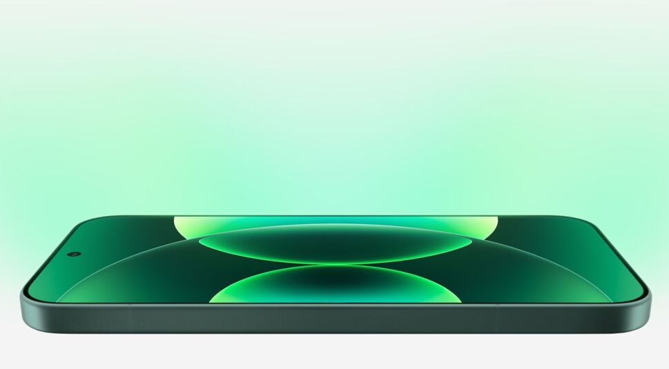 Das Xiaomi 17 in Schwarz liegt flach auf einer weißen Oberfläche.