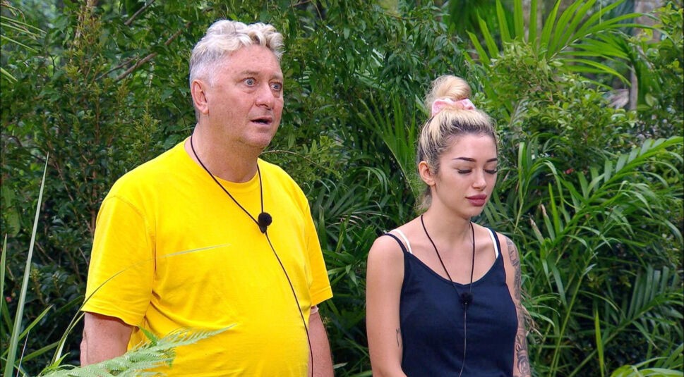 Auf dem Bild in dem Artikel zum Dschungelcamp 2026 sind Ariel und Hubert zu sehen.