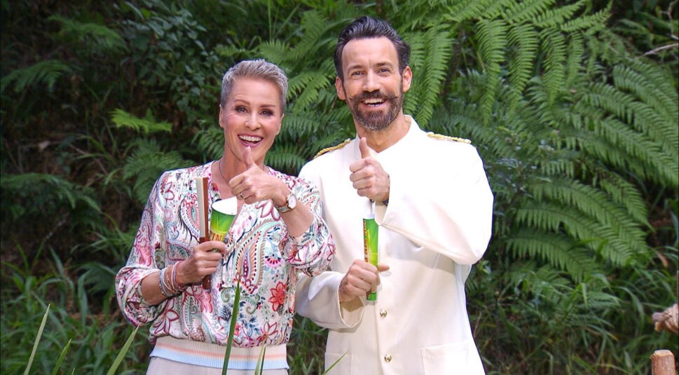Auf dem Bild in dem Artikel zum Dschungelcamp 2026 sind Sonja und Jan zu sehen.