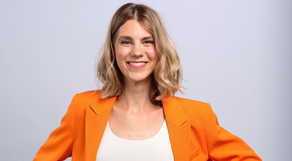 Teil der Unter uns-Besetzung ist Bettine Langehein spielt Stella Neumann-Goldberg