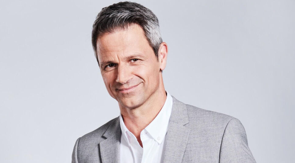 Teil der Unter uns-Besetzung ist Jens Hajek als Benedikt Huber