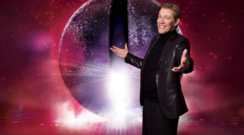 Auf dem Bild in dem Artikel zu Lets Dance 2026 ist Simon Gosejohann zu sehen.