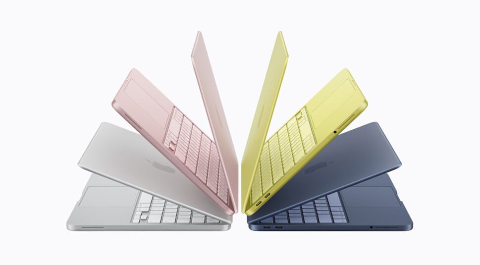 MacBook Neo in den vier Farben Silber, Indigo, Rosa und Zitrus, aufgeklappt und fächerförmig angeordnet.