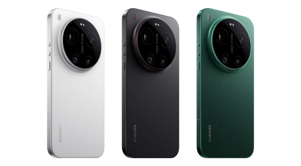 Das Xiaomi 17 Ultra ist in den Farben Weiß, Schwarz und Grün zu sehen.