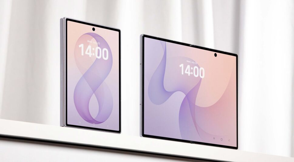 Das Galaxy Z Fold8 im zugeklappten und im aufgeklappten Zustand.