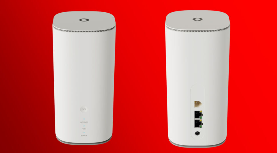 Beim GigaCube 4G oder 5G im Vergleich zeigt dieses Bild die Vorderseite des 5G-Modells mit WPS-Taste und die Rückseite mit Telefon- und LAN-Anschlüssen.