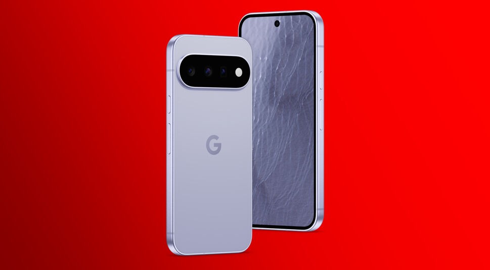 Zu sehen ist das Google Pixel 11 in der Farbe Frost von vorn und hinten vor rotem Hintergrund.