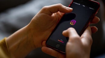 Ein Display mit Instagram-Logo