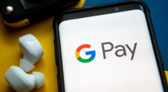 Logo von Google Pay auf Smartphone zu sehen.