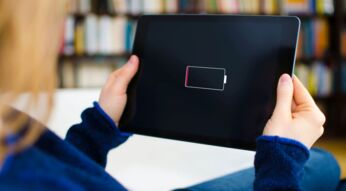 Akku des iPads zeigt an, dass er leer ist.