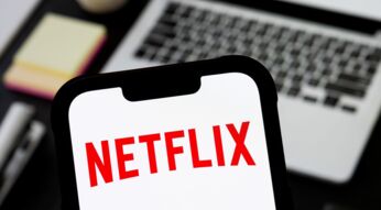 Das Logo von Netflix ist auf einem iPhone zu sehen.