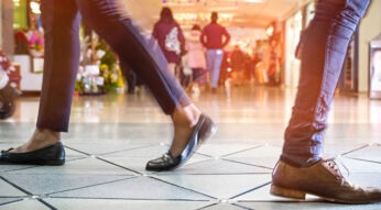 Smarter Gehweg: Strom und Daten für die Stadt der Zukunft