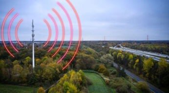 Funkmast, der mit 5G den Weg ins Gigabit-Zeitalter ermöglicht