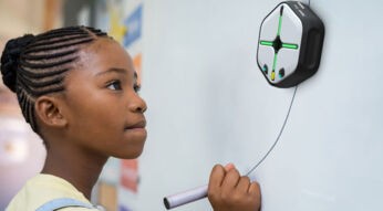 Mit dem Root Coding Robot lernen Kinder spielend programmieren.