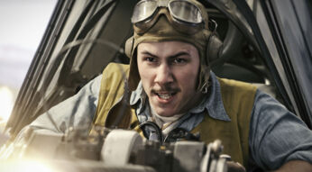Pilot in "Midway" in seinem Flugzeug. Foto: Universum Film