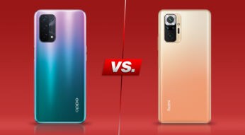 Rückseiten von zwei Smartphones vor rotem Hintergrund