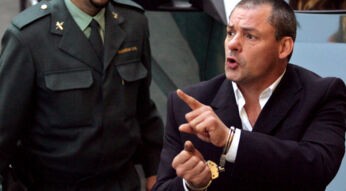 Tony Alexander King wird für den Mord an der Costa del Sol verhaftet.