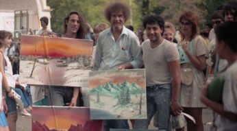 Bob Ross umringt von seinen Fans in der neuen Netflix-Doku „Bob Ross: Glückliche Unfälle, Betrug und Gier“