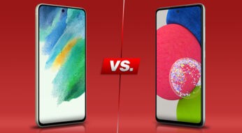 Galaxy S21 FE und Galaxy A52s nebeneinander, auf rotem Untergrund