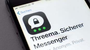 Logo der App Threema auf einem Smartphone-Display