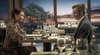 Eine Frau und ein Mann beim Dinner