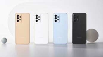 Rückseite des Galaxy A33 in vier Farben vor hellem Hintergrund