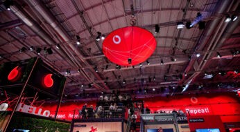 Fliegender 5G-Computer in der Luft Header