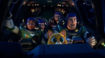 Lightyear und seine Crew im Flieger Header