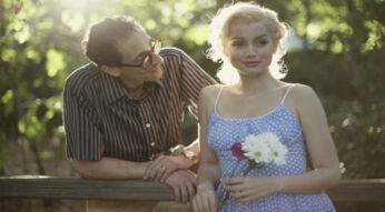 Das Foto zeigt eine Szene aus dem Film Blonde.