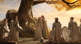 Galadriel bekommt Krone auf den Kopf Header