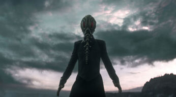 Dream tragt seinen Helm in der Serie Sandman