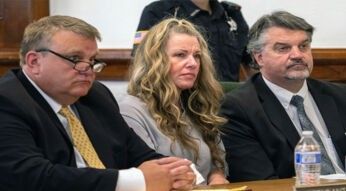 Das Foto zeigt die Verdächtige Lori Vallow vor Gericht