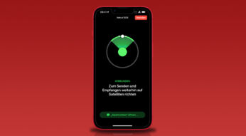 Ein iPhone 14 mit geöffneter Notruf-Satelliten-Funktion