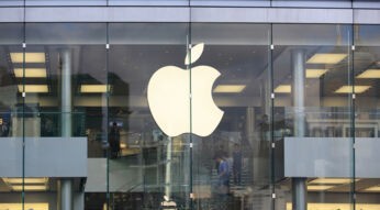 Apple-Zeichen an einem gläsernden Gebäude