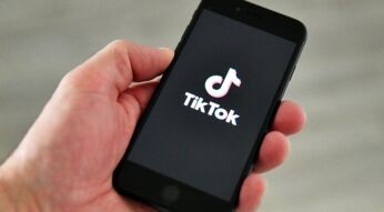 TikTok-Logo auf Smartphone