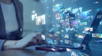 person nutzt bild-ki